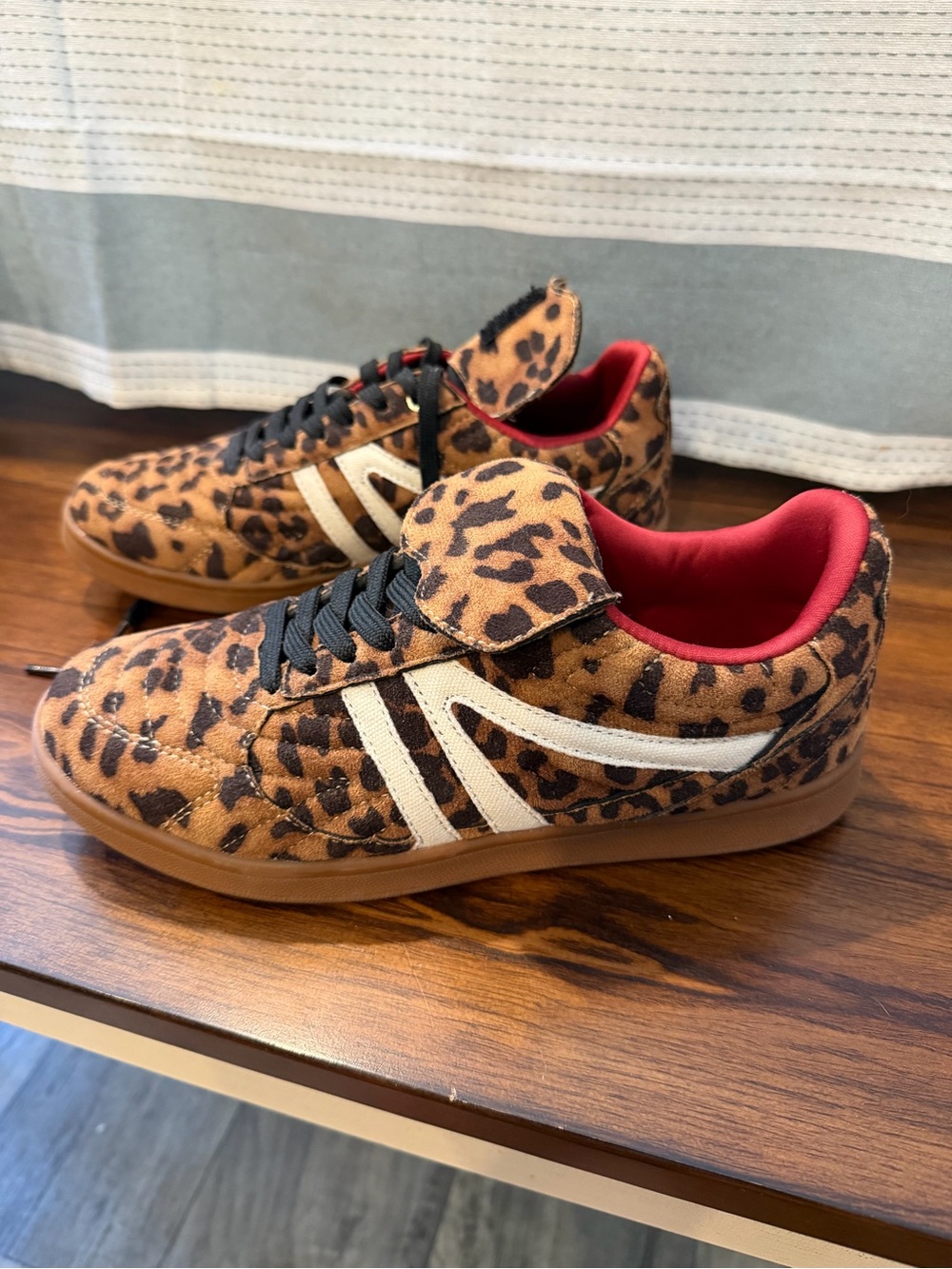Women’s Leopard Print Athletic Shoes - Brown/Red